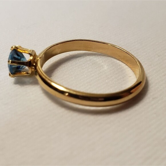 Blue Topaz Gem stone Ring in Gold setting Size 8 - Picture 4 of 8